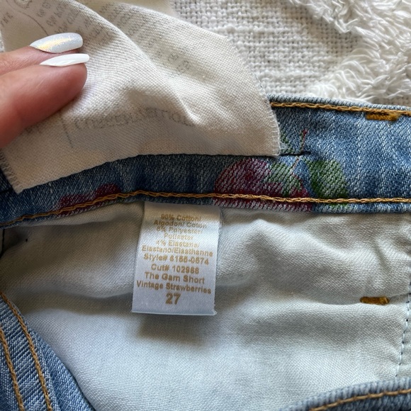Current Elliot Vintage Strawberry Print Cut Off Jean Shorts Size 27 - Picture 2 of 10